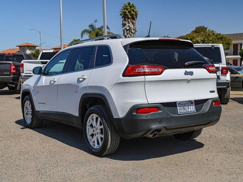 Used 2018 Jeep Cherokee Latitude Plus w/ Comfort/Convenience Group FWD image 6