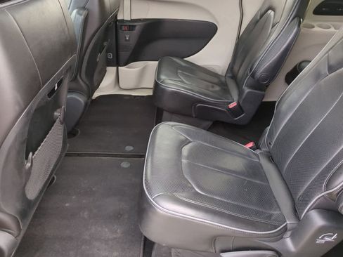 Used 2020 Chrysler Pacifica Limited w/ Tire & Wheel Group image 20