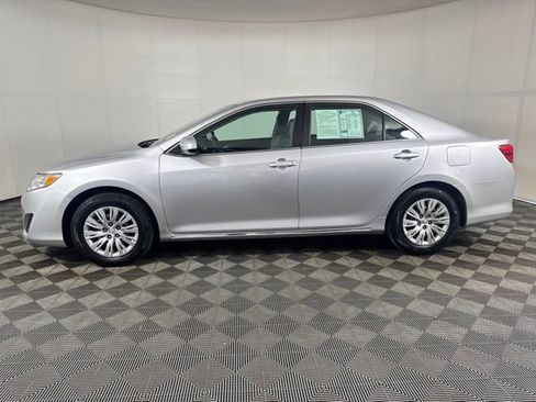 Used 2012 Toyota Camry LE FWD image 7