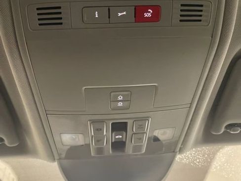 Certified 2025 Volkswagen Taos SE image 23