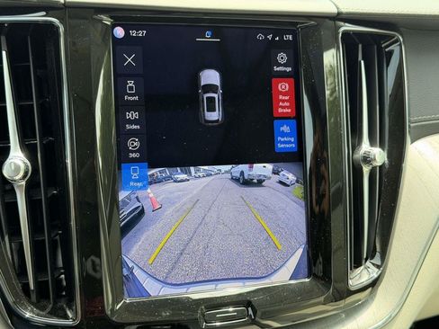 Used 2023 Volvo XC60 B5 Ultimate w/ Climate Package AWD/4WD image 4