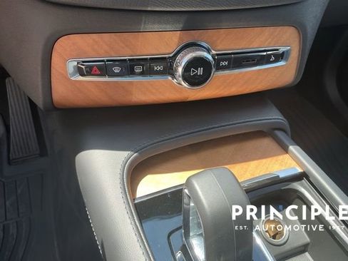 Certified 2025 Volvo XC90 B5 Plus w/ Protection Package Premier image 19