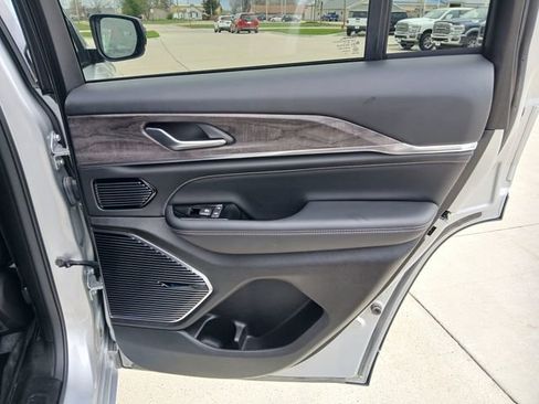 Used 2022 Jeep Grand Cherokee Overland AWD/4WD image 19