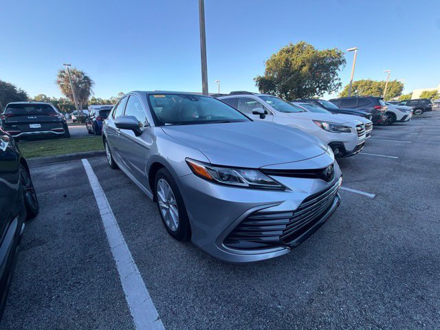 Used 2023 Toyota Camry LE FWD image 5