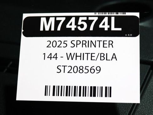 Used 2025 Mercedes-Benz Sprinter 2500 image 30