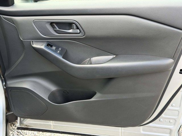 Used 2024 Nissan Rogue S FWD image 8