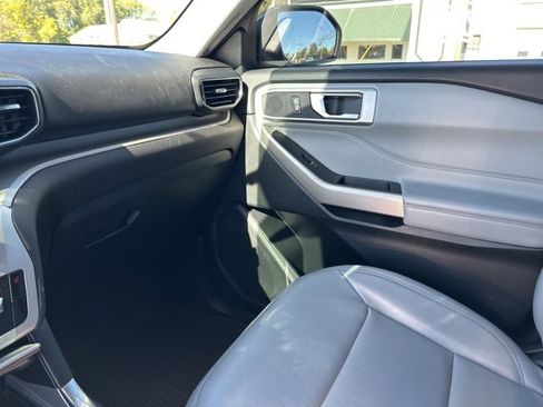 Used 2021 Ford Explorer XLT w/ Equipment Group 202A image 41