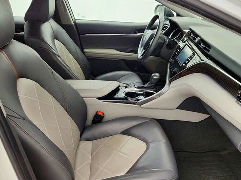 Used 2018 Toyota Camry XLE FWD image 23