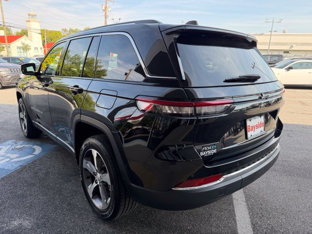 Used 2023 Jeep Grand Cherokee 4WD 4xe image 11