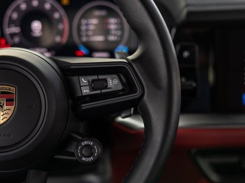 Certified 2025 Porsche Cayenne Coupe image 44