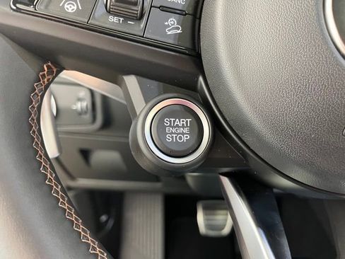 Used 2025 Alfa Romeo Stelvio Sprint image 25