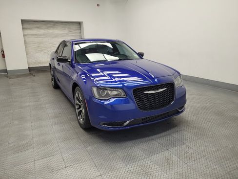 Used 2018 Chrysler 300 Touring w/ Sport Appearance Package image 13
