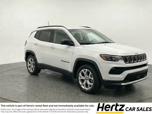 Used 2025 Jeep Compass Latitude AWD/4WD image 1