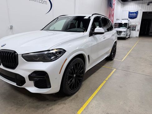 Used 2022 BMW X5 xDrive40i w/ M Sport Package AWD/4WD image 19