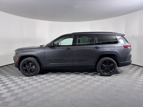 Used 2023 Jeep Grand Cherokee L Limited w/ Black Appearance Package image 11
