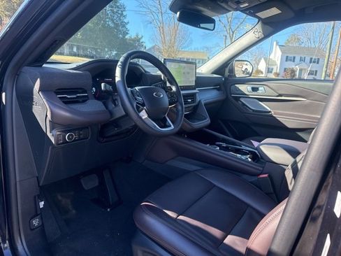 Used 2025 Ford Explorer Platinum image 7