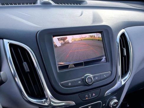 Used 2023 Chevrolet Equinox LS image 11