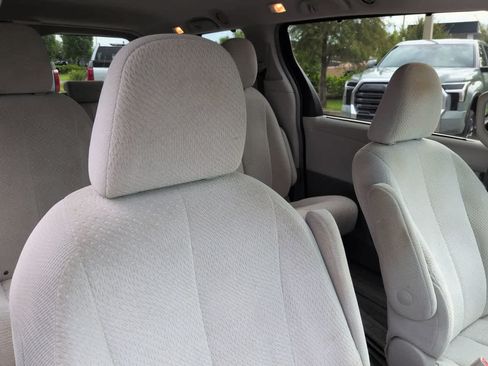Used 2014 Toyota Sienna LE FWD image 7