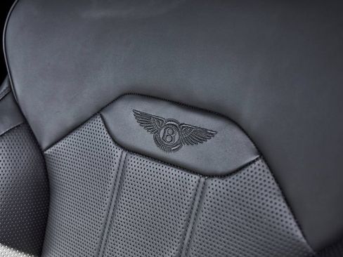 Used 2022 Bentley Bentayga AWD/4WD image 45