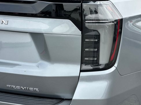 New 2025 Chevrolet Suburban Premier image 34