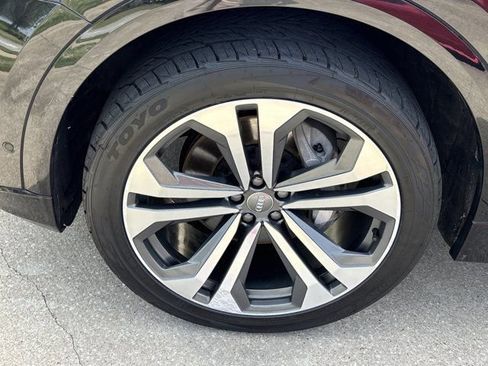 Used 2019 Audi Q8 Prestige AWD/4WD image 15