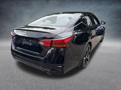 Used 2024 Nissan Altima 2.5 SR FWD image 10