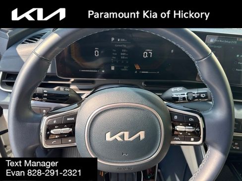 Used 2025 Kia Carnival EX FWD image 36