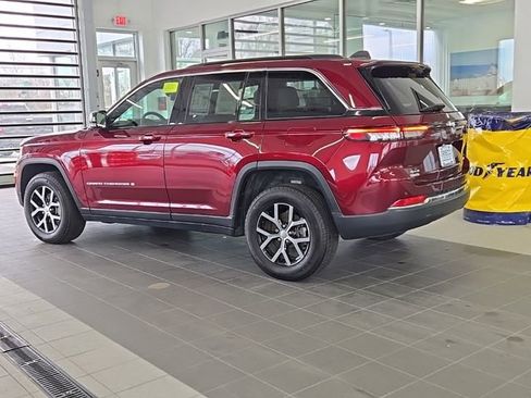 Used 2025 Jeep Grand Cherokee Limited w/ Luxury Tech Group II AWD/4WD image 8
