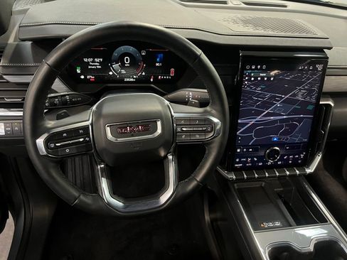 Used 2025 GMC Acadia Elevation image 13