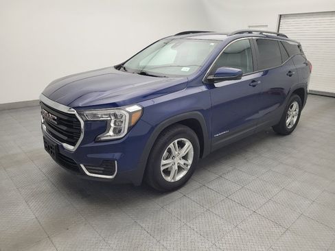 Used 2023 GMC Terrain SLE w/ Driver Convenience Package FWD image 2