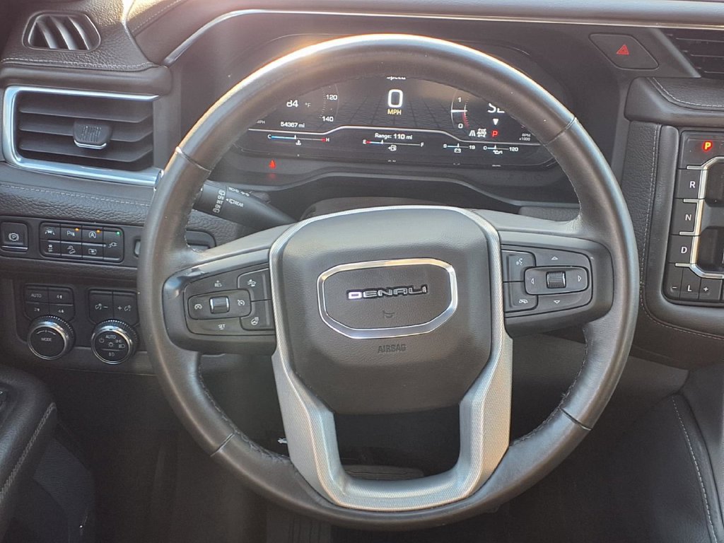 Used 2022 GMC Yukon XL Denali w/ Denali Premium Package AWD/4WD image 13