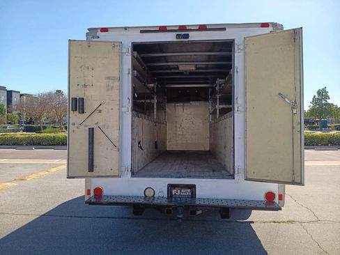 Used 2013 Ford E-450 and Econoline 450 Super Duty w/ Interior Upgrade Pkg image 11