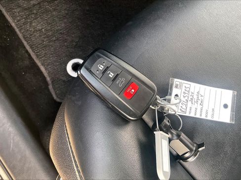 Used 2024 Toyota RAV4 XLE Premium FWD image 15