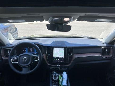 Used 2024 Volvo XC60 B5 Ultimate w/ Protection Package Premier AWD/4WD image 7