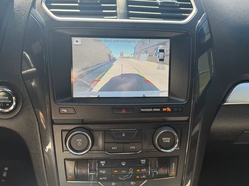 Used 2017 Ford Explorer XLT w/ Equipment Group 202A AWD/4WD image 20