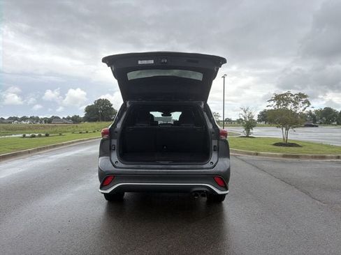 Used 2021 Toyota Highlander XSE FWD image 18