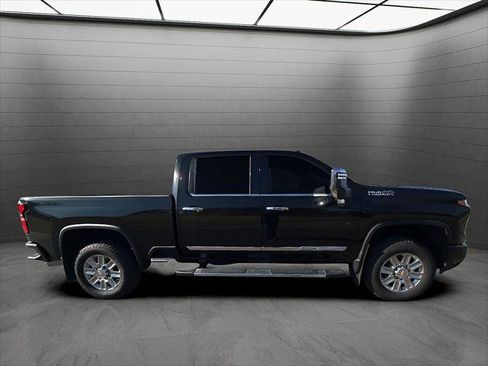 Used 2025 Chevrolet Silverado 2500 High Country w/ High Country Premium Package image 2