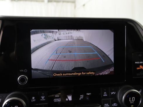 Used 2023 Toyota Highlander XLE AWD/4WD image 20