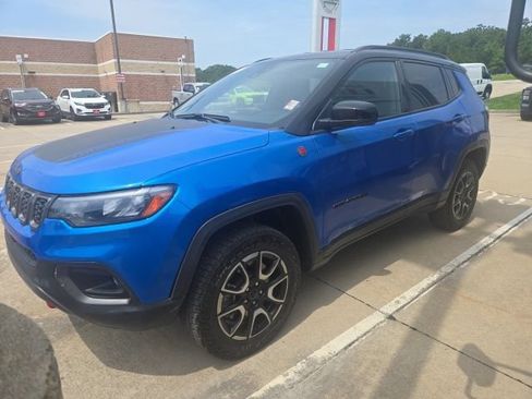 Used 2025 Jeep Compass Trailhawk AWD/4WD image 6