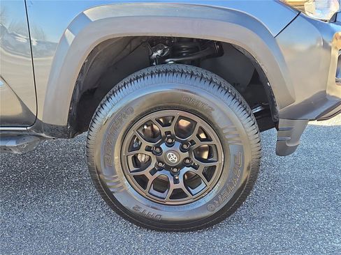 Used 2023 Toyota Tacoma SR5 RWD image 4