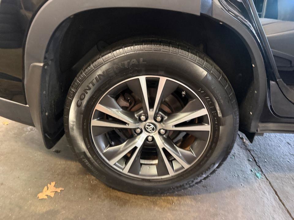 Used 2017 Toyota Highlander LE AWD/4WD image 27