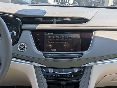 Certified 2024 Cadillac XT5 Premium Luxury w/ Technology Package FWD image 19
