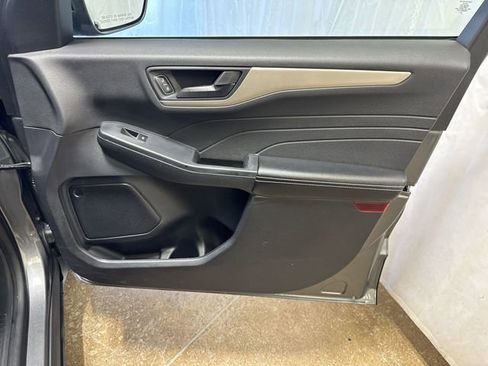 Used 2022 Ford Escape SE w/ SE Sport Appearance Package FWD image 28