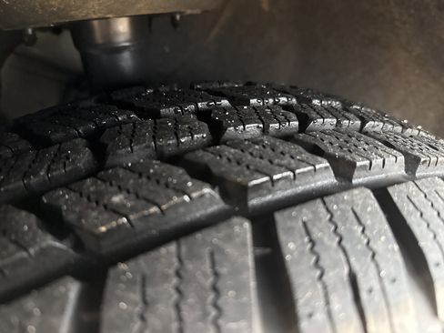 Used 2025 Chrysler Pacifica Select image 11