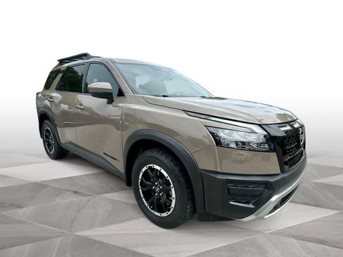Used 2023 Nissan Pathfinder SV AWD/4WD image 2
