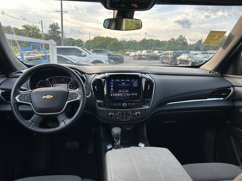 Used 2023 Chevrolet Traverse LT FWD image 5