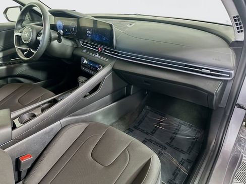 Used 2025 Hyundai Elantra SEL FWD image 28