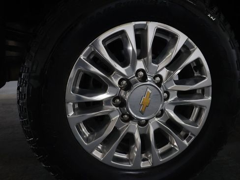 Used 2023 Chevrolet Silverado 2500 High Country w/ Z71 Off-Road Package AWD/4WD image 32