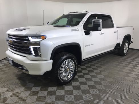 Used 2022 Chevrolet Silverado 2500 High Country w/ Safety Package II image 4