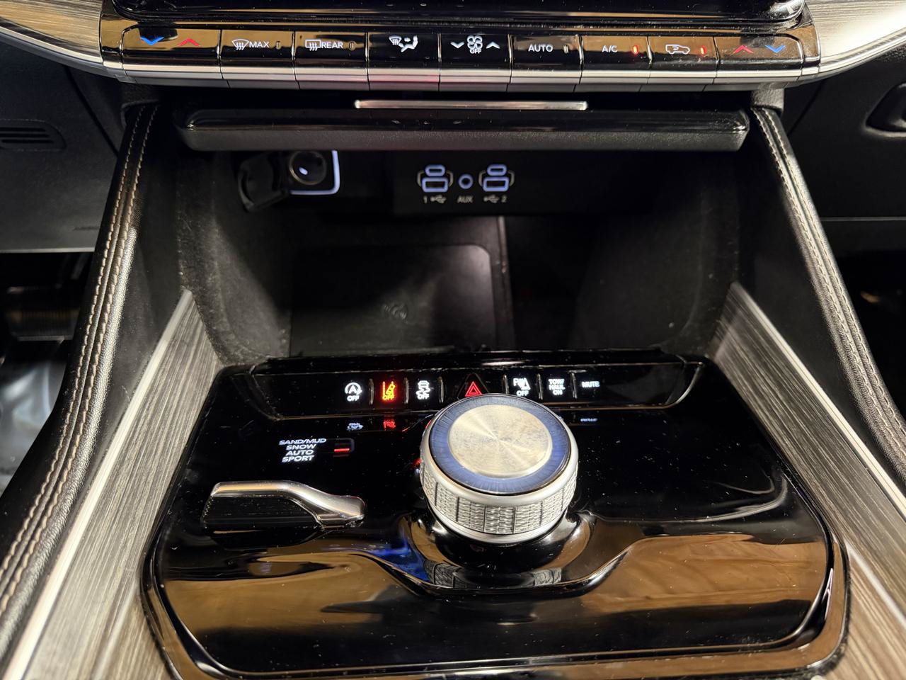 Used 2024 Jeep Wagoneer L Series II w/ Flexible Seating Group AWD/4WD image 18